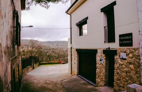 Hueva Maison | El Aprisco, con piscina climatizada en Hueva-Guadalajara