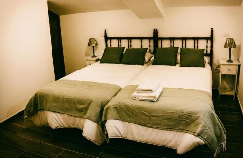 Hueva Maison | El Aprisco, con piscina climatizada en Hueva-Guadalajara
