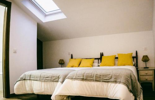 Hueva Maison | El Aprisco, con piscina climatizada en Hueva-Guadalajara