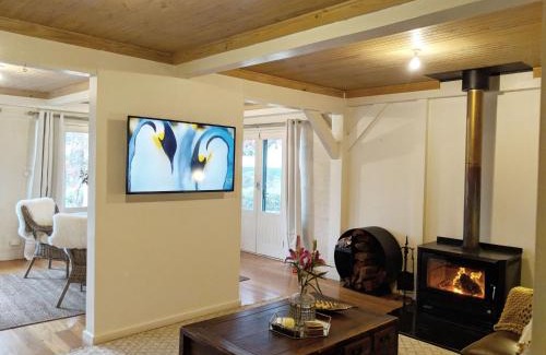 Elevated Plains Maison | El Camino country cottage with terrace and stunning views