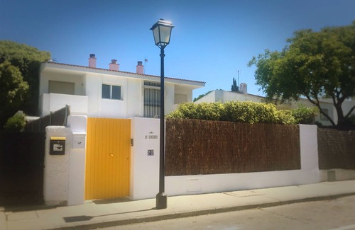 El Puerto de Santa Maria Maison | El Colorin Beachhouse. A completely refurbished home steps away from the beach.