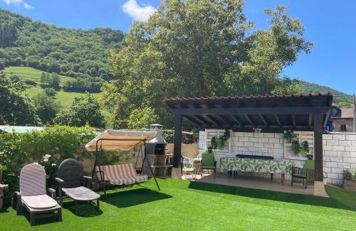 Cieza Maison | El Corro, acogedora casa con jardín en el corazón de Cantabria
