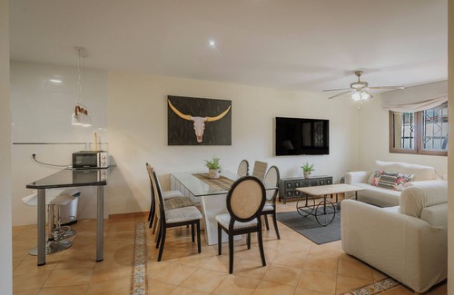Villanueva de Avila Maison | El Encanto del Alberche 'Casa 3' avec vue sur les montagnes, piscine partagée et Wi-Fi