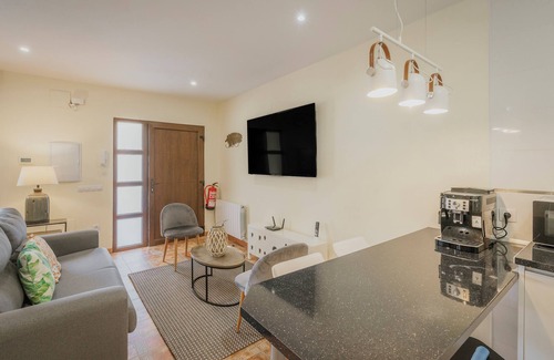 Villanueva de Avila Maison | El Encanto del Alberche 'Casa 5' avec vue sur les montagnes, piscine partagée et Wi-Fi