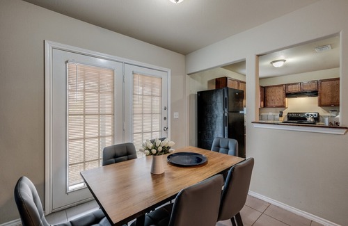 Northwest Los Angeles Heights Maison | El Monte - 20% OFF Entire 4BR Home in Great Location w/ Backyard - Fast WiFi