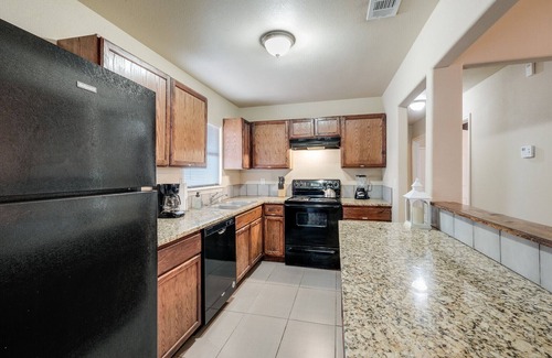 Northwest Los Angeles Heights Maison | El Monte - 20% OFF Entire 4BR Home in Great Location w/ Backyard - Fast WiFi