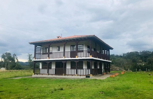 Arcabuco Maison | El Pentagono Verde