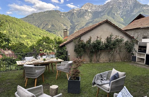 Larrede Maison | El Rincón de Cayetana - House with fireplace, garden and barbecue -National Park
