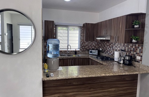 Las Jarretaderas Maison | EL ROBLE HOUSE, 10 MINUTES TO THE BEACH, 3 BEDROOMS, POOL AND AIR CONDITIONED