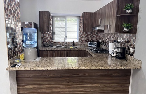 Las Jarretaderas Maison | EL ROBLE HOUSE, 10 MINUTES TO THE BEACH, 3 BEDROOMS, POOL AND AIR CONDITIONED