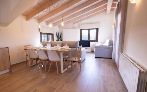 Beceite Appartement | El sueño del Búho 4. Ático con chimenea y terraza.