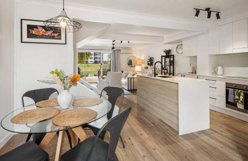 Elanora Maison | Elanora Oasis - Lakefront Serenity and Resort Living