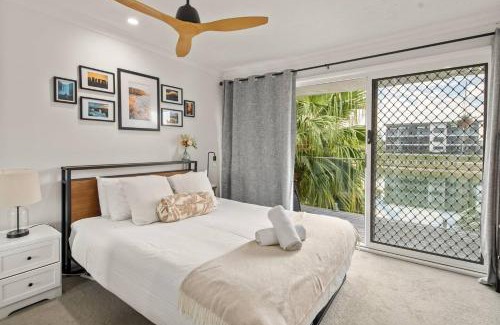 Elanora Maison | Elanora Oasis - Lakefront Serenity and Resort Living