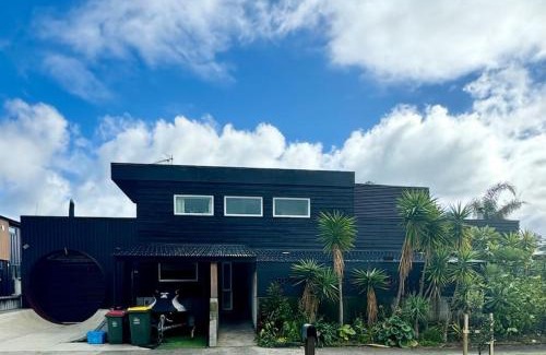 Bowentown Maison | Electric Waihi Beach House - family & dog friendly, close to beach, pool table, outdoor fire room, skate ramp
