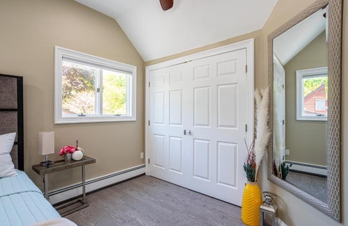 Huntington Station Appartement | Elegance at Huntington Spacious Family Apt Yard