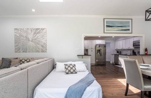 Huntington Station Appartement | Elegance @ Huntington | Spacious Family Apt | Yard
