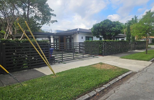 Coral Way Maison | Elegant 1-bedroom house with AC, WiFi in fantastic Miami