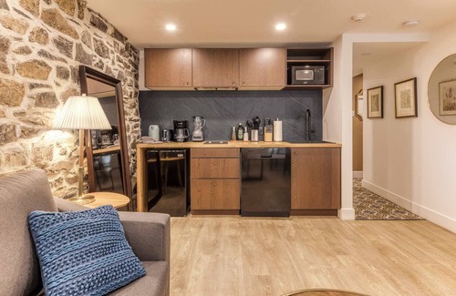 Vieux-Quebec-Cap-Blanc-colline Parlementaire Hôtel | Elegant 1 Bedroom Suite