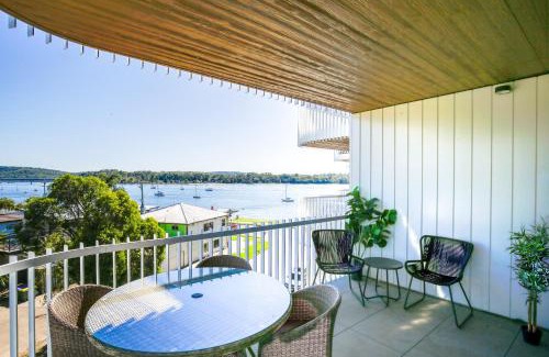 Batemans Bay Appartement | Elegant 2-Bed Apartment with Incredible Bay Views