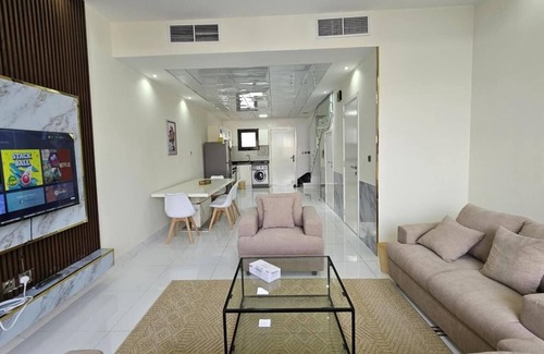 Dubai Villa | Élégante Villa de 2 Chambres and Hall, R,1