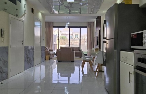 Dubai Villa | Élégante Villa de 2 Chambres and Hall, R,1