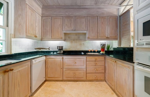 Mullins Appartement | Elegant 2 bedroom apt, private pool, beach access - Moonshadow