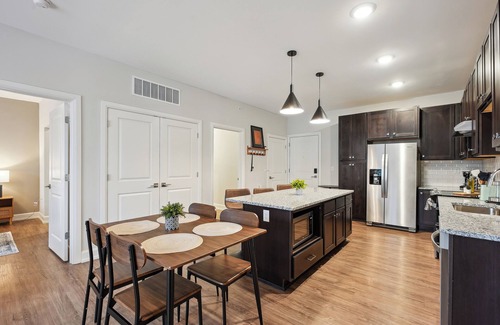 Downtown Columbus Appartement | Elegant 2BD/2BA condo w Parking/Pool/Gym