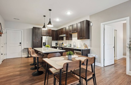 Downtown Columbus Appartement | Elegant 2BD/2BA condo w Parking/Pool/Gym