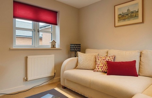 Thirsk Maison | Elegant 2BD Townhouse in Thirsk: Cozy and Stylish