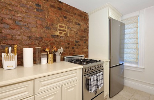 Little Italy Appartement | Elegant 2BR/1BA Apt in the Heart of NYC!