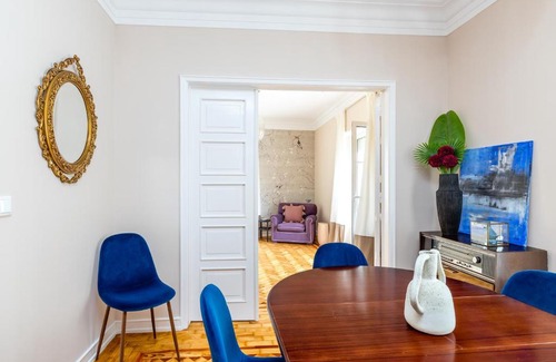 Avenida de Roma Appartement | Elegant 2BR Apart Vintage Elevator Subway