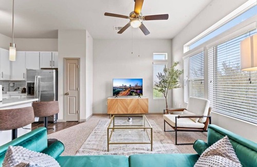 Montopolis Appartement | Elegant 2BR king suite, fast WiFi, 8 min to DT