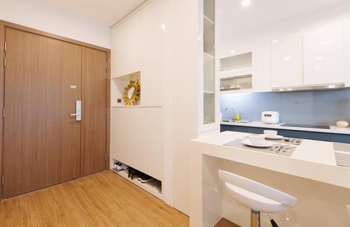 Ngoc Khanh Appartement | Elegant 2BR Metropolis – Fully Equipped, Great Location!