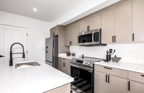 Brookland Lit Et Petit-Déjeuner | Elegant 2BR with Stunning City Views in DC