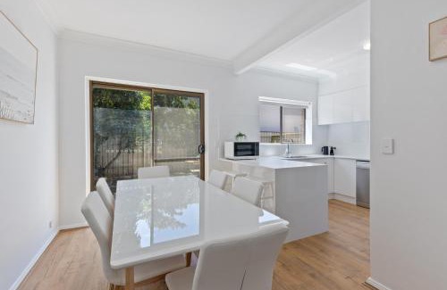 Glenelg South Maison | Elegant 3-Bed Home Steps from Sunny Glenelg Beach