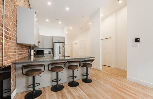 Old Montreal Appartement | Elegant 3 Bedroom apartment in old port - 302
