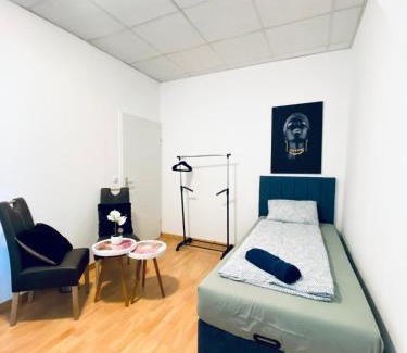 Liesing Appartement | Elegant 3-Bedroom Retreat Convenient City Access