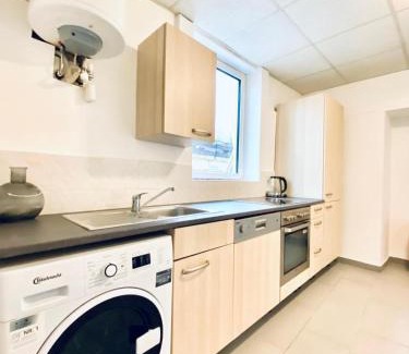 Liesing Appartement | Elegant 3-Bedroom Retreat Convenient City Access