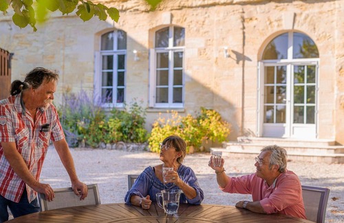 Vouvray Cottage | Maison troglodyte élégante avec spa, salle de jeux et jardin clos à Vouvray
