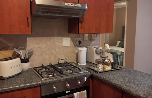 Kempton Park Maison | Elegant 3-Bedroom Retreat Near OR Tambo Airport with WiFi and secure parking