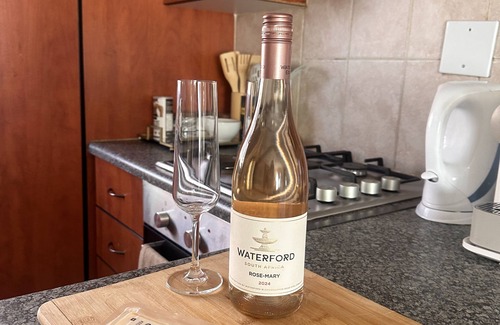 Kempton Park Maison | Elegant 3-Bedroom Retreat Near OR Tambo Airport with WiFi and secure parking