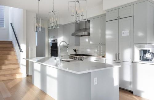 North Rose Hill Appartement | Elegant 3-Story House with Private Backyard in WA