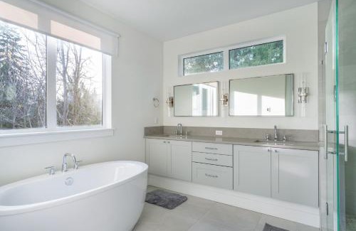 North Rose Hill Appartement | Elegant 3-Story House with Private Backyard in WA