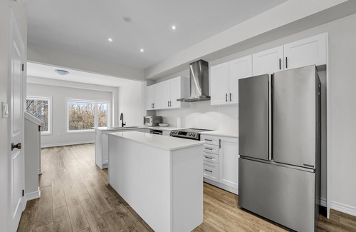 Cambridge Maison | Elegant 3-Story Townhouse | Ensuite Bath, Office & Free Parking