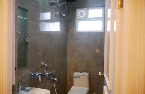 Kondapur Appartement | Elegant 3BHK Fully Furnished and Equipped Apt near Hitec City by EVARA SUITES