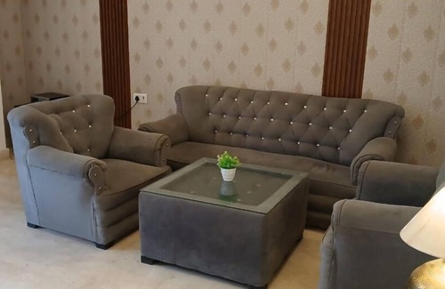 New Delhi Appartement | Elegant 3BHK Serviced Apartment | Gated Society | Near Deer Park