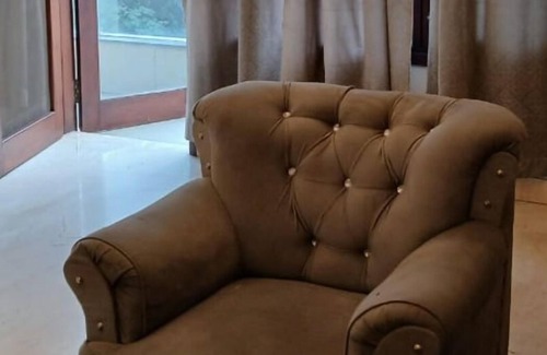 New Delhi Appartement | Elegant 3BHK Serviced Apartment | Gated Society | Near Deer Park