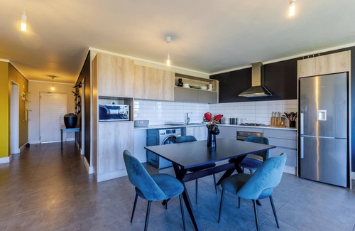 Flora Park Appartement | Elegant 3BR Apartment with Amazing Views