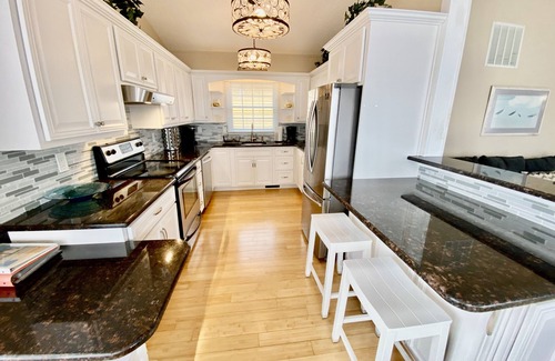 North End Maison | ELEGANT4BD 2. 5Bth Hall 2 histoire, Hrdwd FLrs, Granit, PET AMICALE, très bien situé