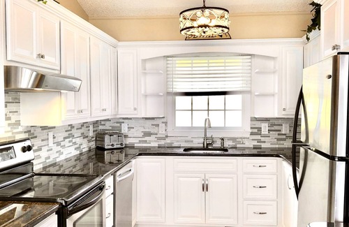 North End Maison | ELEGANT4BD 2. 5Bth Hall 2 histoire, Hrdwd FLrs, Granit, PET AMICALE, très bien situé